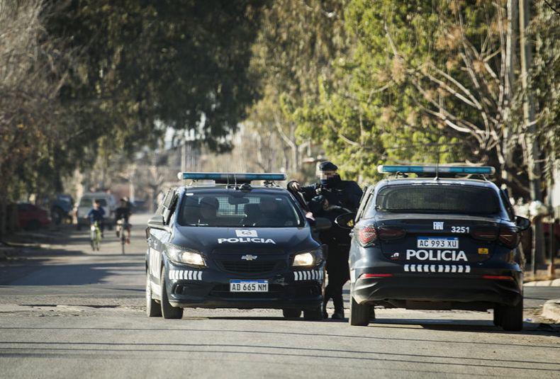 policia-mendoza-movil-policial-patrullero-operativo-homicidio-robo-asalto-incendio-accidente-intervencion-allanamiento
