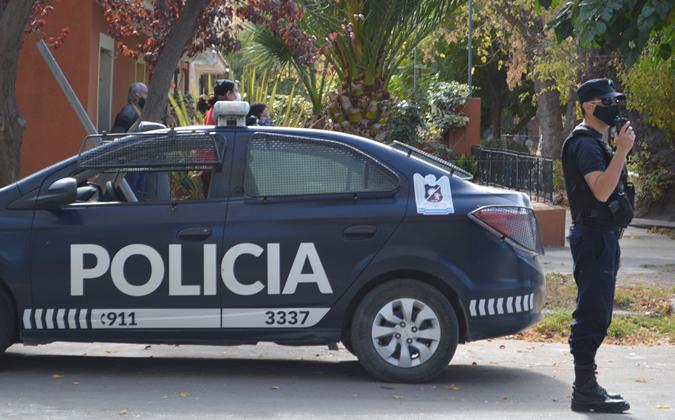 Efectivo-policia-de-Mendoza-foto-El-Cuco-Digital